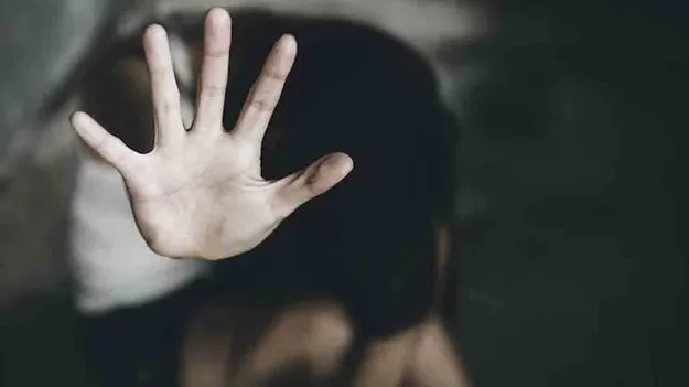 నార్సింగిలో బాలికపై దారుణం, ముగ్గురు రౌడీ షీటర్ల వేట